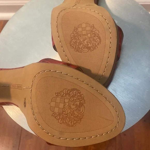 NEW VINCE CAMUTO RED ALLIGATOR LEATHER SANDAL - Picture 12 of 12